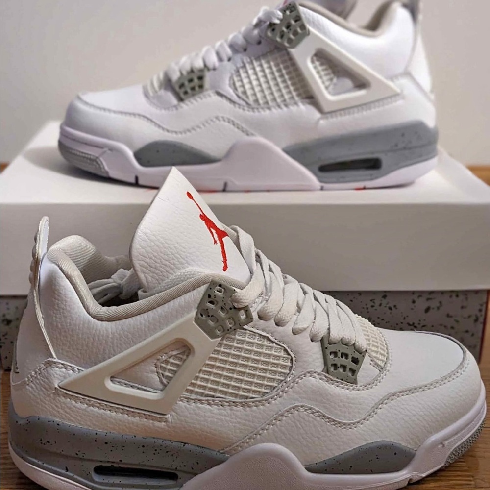 Jordan 4 White Oreo.